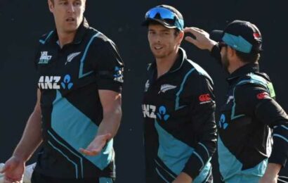 New Zealand stun England to keep T20 series alive