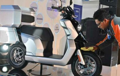 Electric two-wheeler sales likely to breach 1 million mark in 2024