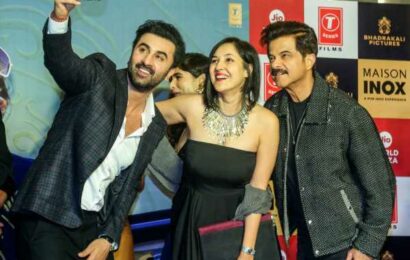 Who’s Ranbir Taking A Selfie With?